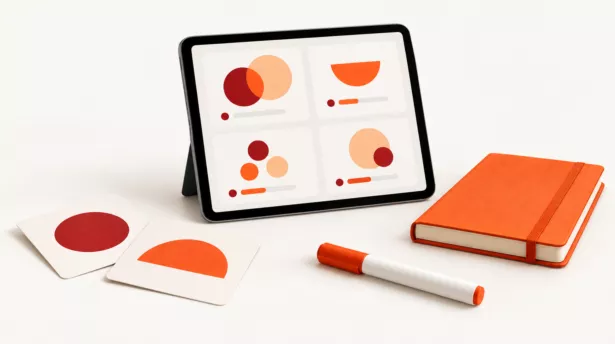 Tablet met digitale modules, aangevuld met notitieboek en oefenkaarten voor blended learning.