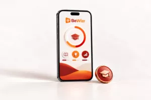 Leerplatform BeWizr op een mobiele telefoon van Human Talent Group.
